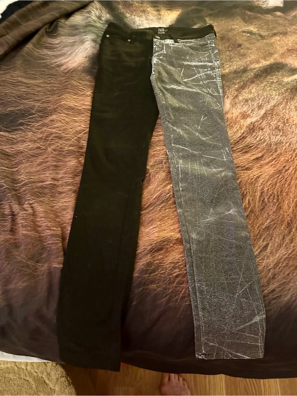 Two-Tone Slim Jeans with Textured reflective silver Tripp